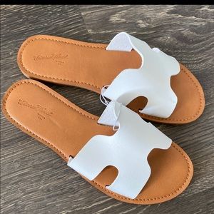 NEW Universal Thread Sandals - Size 6